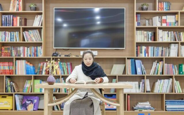 Dust and Hustle Weiyuan Designer Zen Homestay (Chongzhou Jiezi Ancient Town Branch)