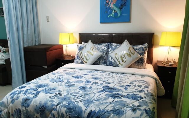 Comfort Condo @ Azure Urban Residences