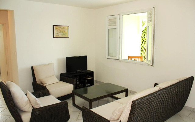 Villa with swimming pool close to the beach MQSL11