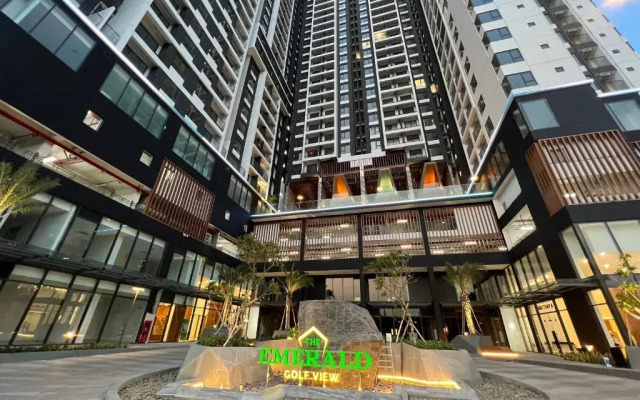 The Emerald Golf View Apartment
