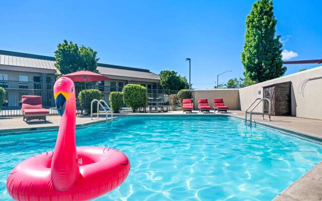 Red Lion Inn & Suites Deschutes River Bend