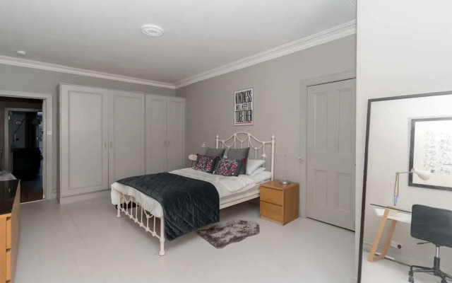Beautiful & Bright 2BD Flat - Haymarket