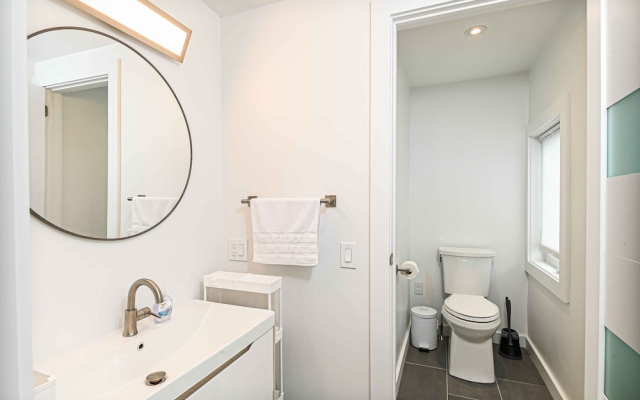 Latitude Adjustment Walk to Beach & Dining!