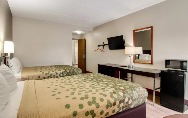 Econo Lodge Cadillac