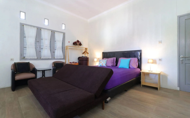 Lembur Incu Syariah Villa by ZUZU