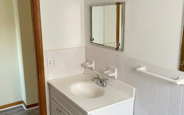 Modern, Homey 2-bedroom in Toledo