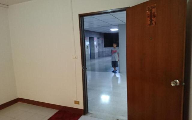 18floor apartment with 2 bedrooms