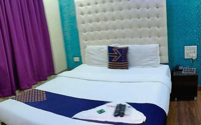 OYO 80898 The Om Sai Residency