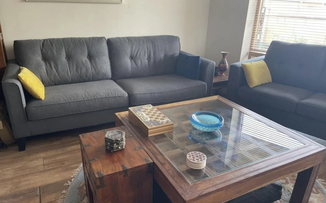 Central Dublin 2-bed Apartment -sleeps 5 & Parking