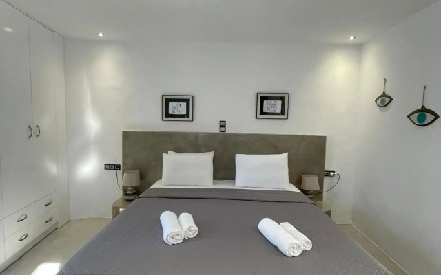 Zoumis Residence