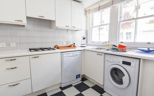 Spacious 3 Bedrooms House in Central London