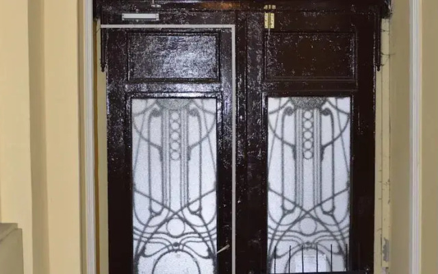 Romantic Garden Art Studio near Andrassy Avenue