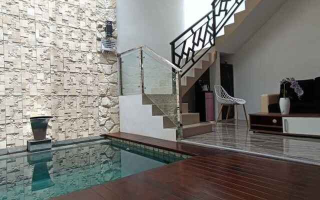 Villa NoRa with Private Pool at Batu Malang