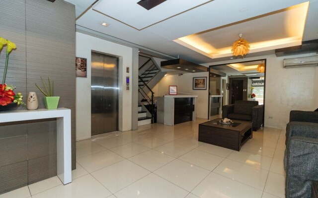 RedDoorz near Quezon City Circle