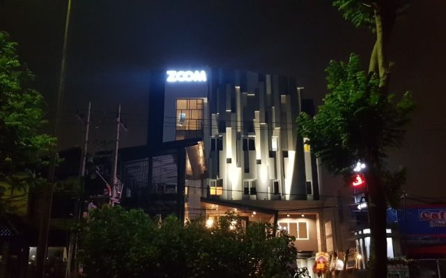 Zoom Dharmahusada Hotel