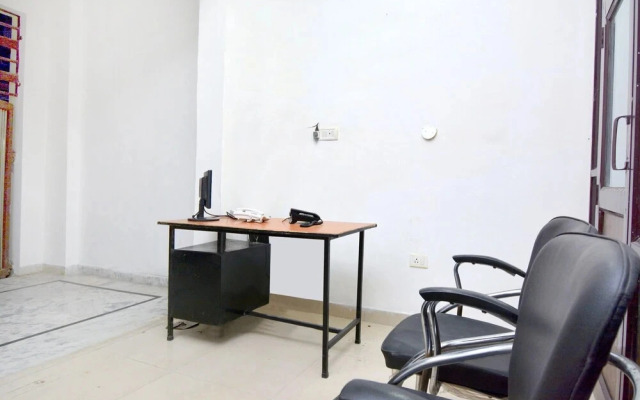 White House By OYO Rooms