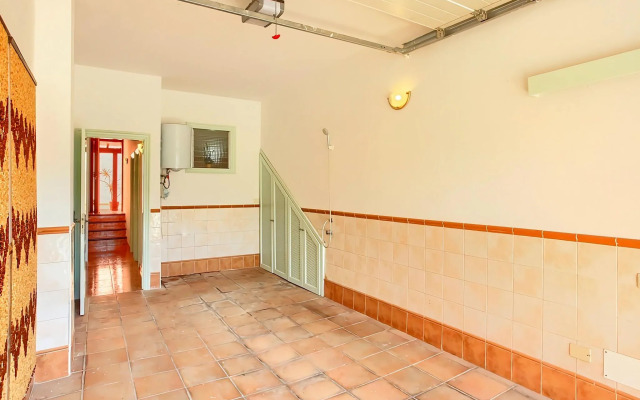 Traditional holiday home in Arico with garden