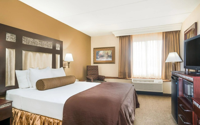 Ramada Hotel & Conference Center by Wyndham Plymouth