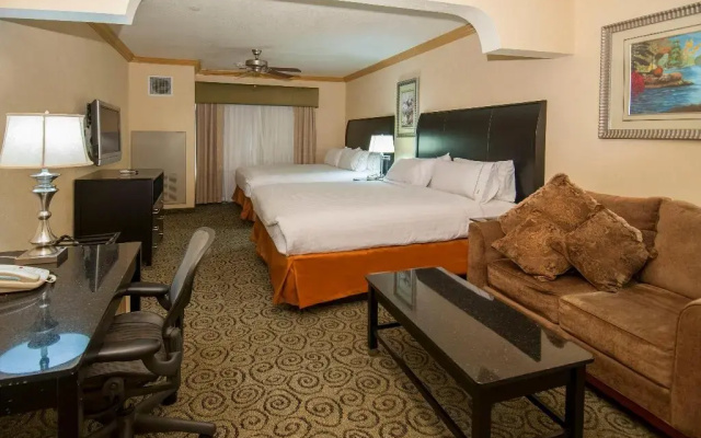 Holiday Inn Express and Suites Bakersfield Central by IHG