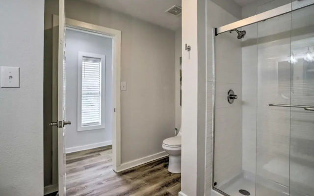 Pet-friendly Cottage, 3 Blocks to Main St!