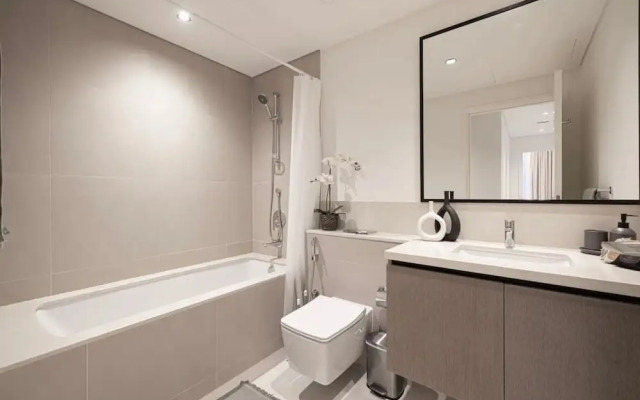 Burj Crown Lux Apartment by Dubai Mall