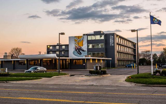 Trumbull and Porter Hotel