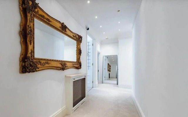 52 Pont Street