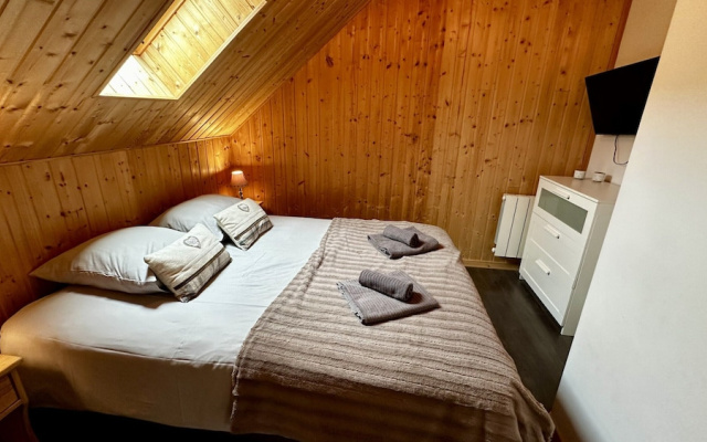 Spacious French Chalet Stay for 10