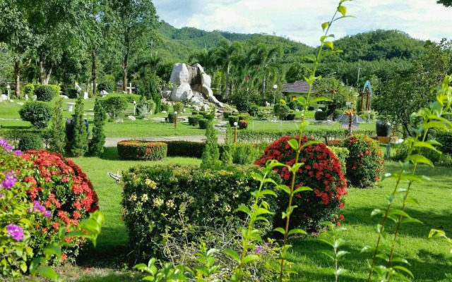 Tanaosri & Creekside Resort