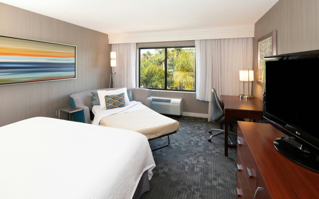 Courtyard by Marriott Oakland Airport