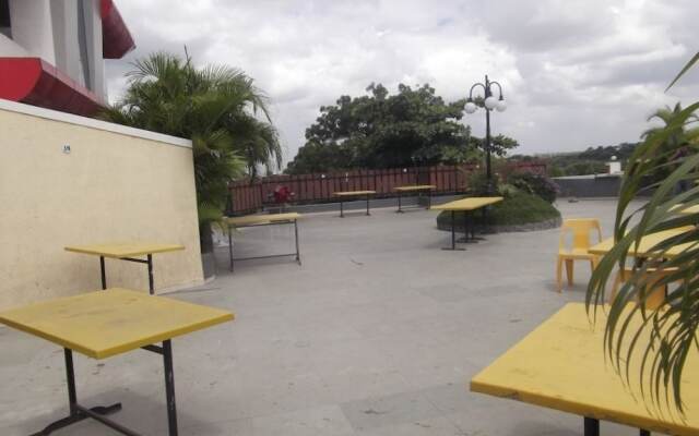 Hotel Trimurti Pride