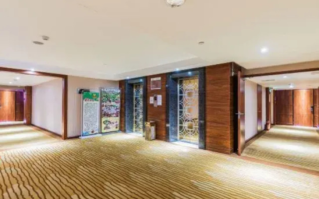 Yinglun Holiday Hotel