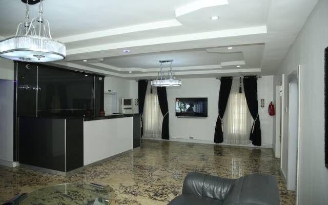 PoshLux Executive Hotel