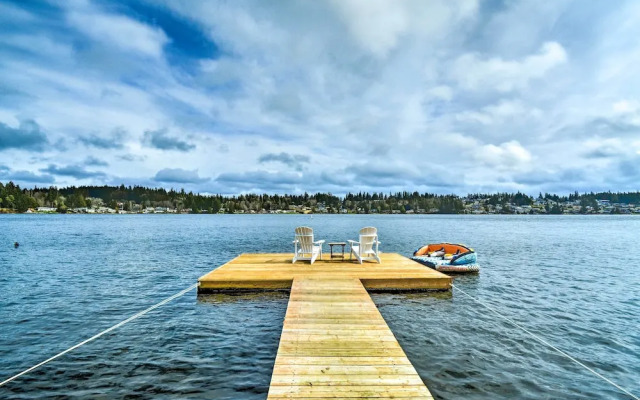 Lakefront Bremerton Vacation Rental w/ Deck!