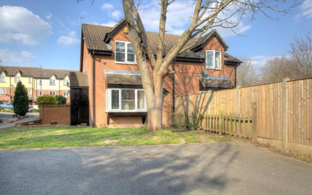Windsor Burnham Ascot Haven Sleeps 4