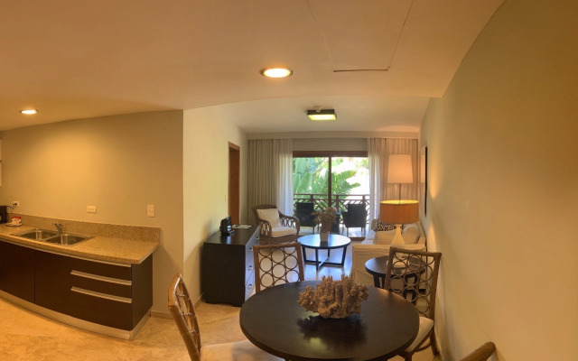 The Bannister Hotel & Yacht Club