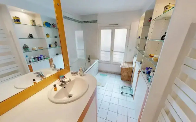 Marais Two Bedroom Haven