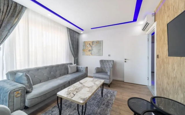 Modern and Central Flat Near Beach in Antalya