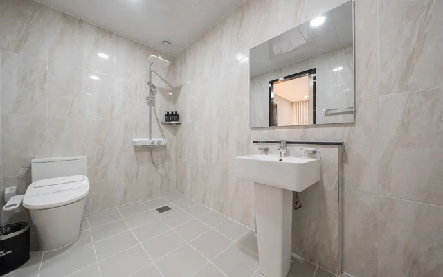 Gunsan Hound Hotel