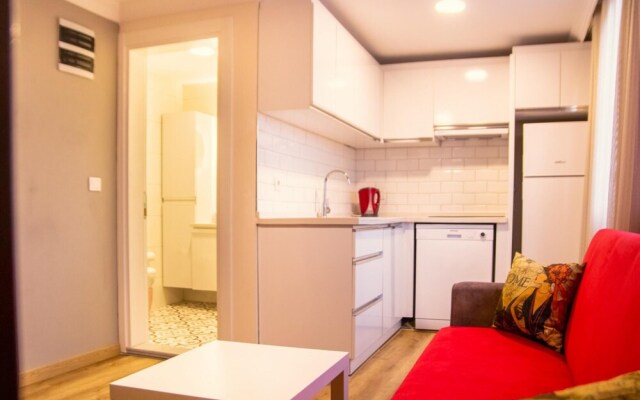 Colorful Apartment Near Kulturpark Izmir