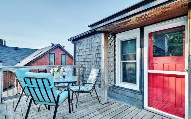 2BR Apt With Netflix Access to Rooftop Terrace