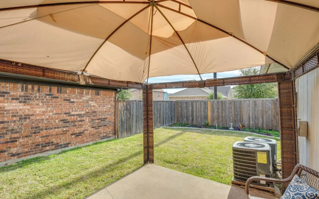 Pet-friendly Carrollton Home w/ Fenced Backyard!