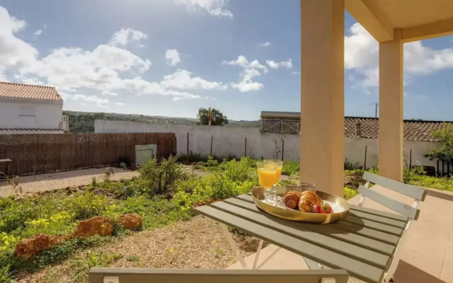 Eco Stay on the Hill by Sea N' Rent