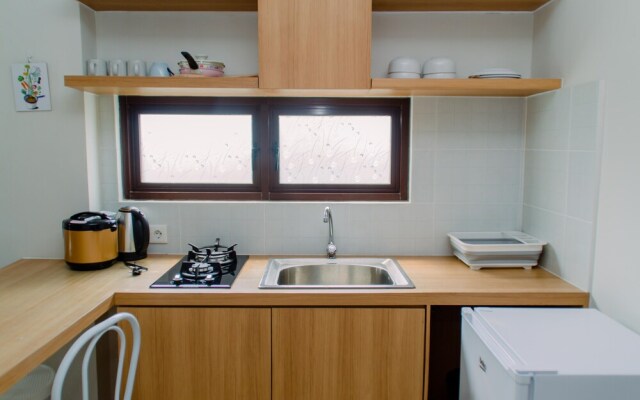 Spacious And Homey 2Br At Asatti Apartment