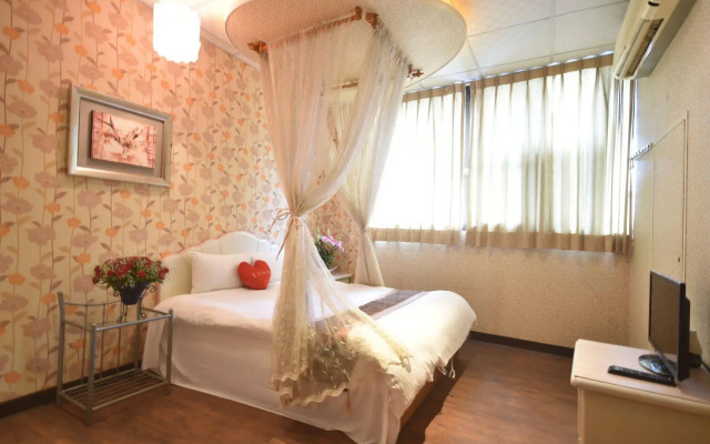 Sun Moon Love Hotel
