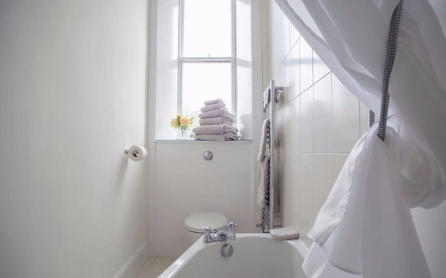 1 Bedroom Apartment In Edinburgh's New Town