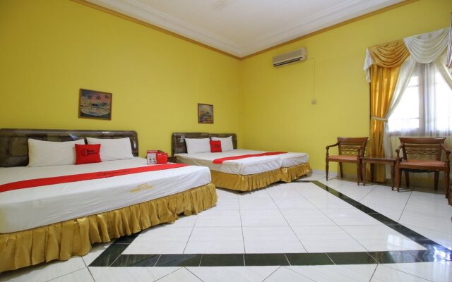RedDoorz Plus near Galeria Mall