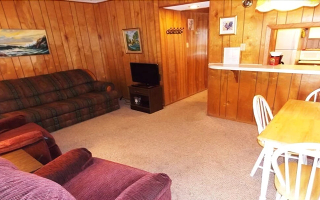 2nd floor Pompano Condo Near Beach by Redawning