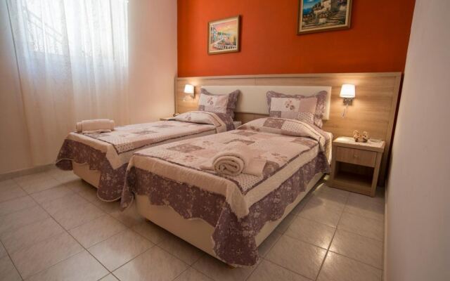 Dora II Studio - Simple Sweet Getaway