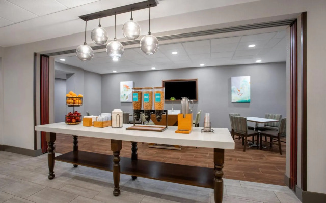 Holiday Inn Express Hotel & Suites Clinton by IHG